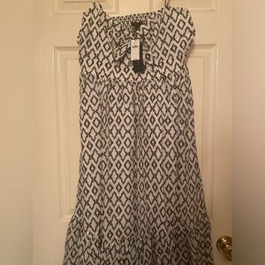 Banana Republic Black and white Tie front maxi dress. Size small. New with Tags.